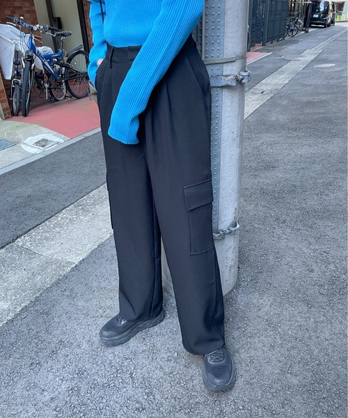 feepur（フェピュール）の「ツータックワイドカーゴパンツ（カーゴパンツ・レディース・アイボリー/ブラック/オリーブ・MEDIUM/SMALL）」の8枚目の写真