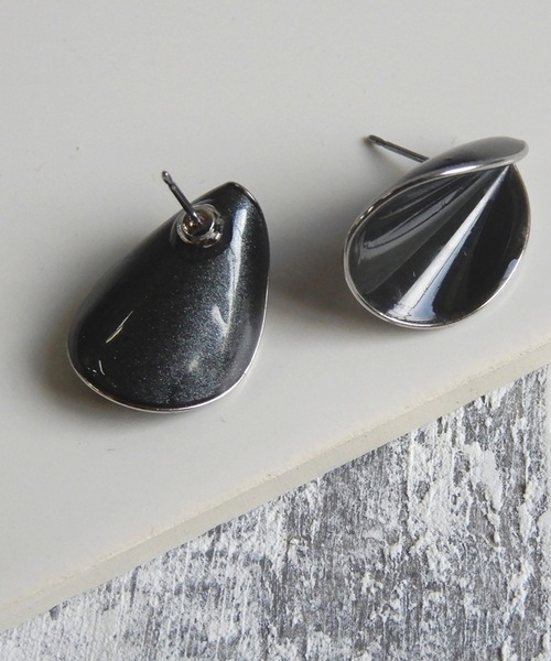 The Rule（ザルール）の「The Rule ザルール : OAK rolled pierced earring : オークロールピアス（ピアス（両耳用）・レディース・オレンジ/ネイビー/ダークグリーン/グレー/ホワイト/ワインレッド/モカ・FREE）」の3枚目の写真