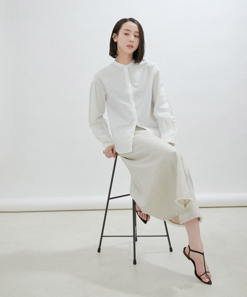 SALON adam et rope'（サロン アダム エ ロペ）の「【一部直営店舗・WEB限定】パールボタンスタンドカラーシャツ/無地・ストライプ（シャツ/ブラウス・レディース・ネイビー/オフホワイト/サックスブルー/ブルー系その他4・FREE）」の14枚目の写真