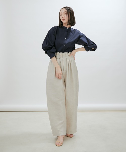 SALON adam et rope'（サロン アダム エ ロペ）の「【一部直営店舗・WEB限定】パールボタンスタンドカラーシャツ/無地・ストライプ（シャツ/ブラウス・レディース・ネイビー/オフホワイト/サックスブルー/ブルー系その他4・FREE）」の11枚目の写真