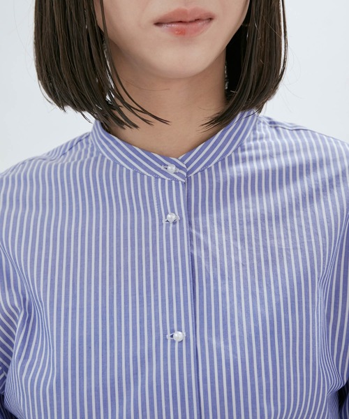 SALON adam et rope'（サロン アダム エ ロペ）の「【一部直営店舗・WEB限定】パールボタンスタンドカラーシャツ/無地・ストライプ（シャツ/ブラウス・レディース・ネイビー/オフホワイト/サックスブルー/ブルー系その他4・FREE）」の10枚目の写真