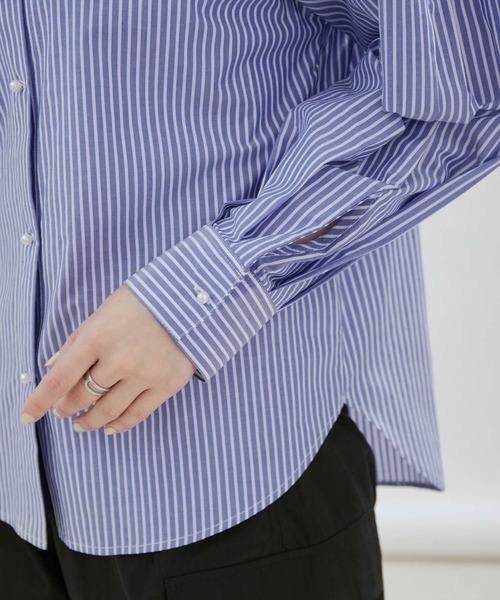 SALON adam et rope'（サロン アダム エ ロペ）の「【一部直営店舗・WEB限定】パールボタンスタンドカラーシャツ/無地・ストライプ（シャツ/ブラウス・レディース・ネイビー/オフホワイト/サックスブルー/ブルー系その他4・FREE）」の19枚目の写真