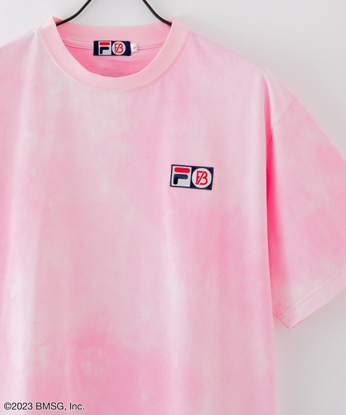 FILA(フィラ)の「【FILA/フィラ】【BE:FIRST/ビーファースト】コラボ プリントタイダイ ビッグシルエット Tシャツ ノベルティー付き(Tシャツ/カットソー・メンズ・パープル/サックスブルー/ピンク・MEDIUM/LARGE)」の3枚目の写真