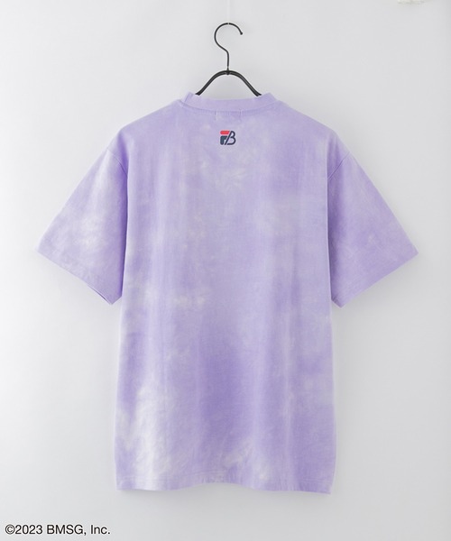 FILA(フィラ)の「【FILA/フィラ】【BE:FIRST/ビーファースト】コラボ プリントタイダイ ビッグシルエット Tシャツ ノベルティー付き(Tシャツ/カットソー・メンズ・パープル/サックスブルー/ピンク・MEDIUM/LARGE)」の8枚目の写真
