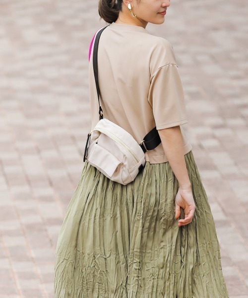 Bou Jeloud（ブージュルード）の「【はあちゅう×Bou Jeloud】ナイロンミニバッグ（ショルダーバッグ・レディース・アイボリー/ブラック・ONESIZE）」の16枚目の写真