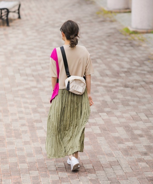 Bou Jeloud（ブージュルード）の「【はあちゅう×Bou Jeloud】ナイロンミニバッグ（ショルダーバッグ・レディース・アイボリー/ブラック・ONESIZE）」の3枚目の写真