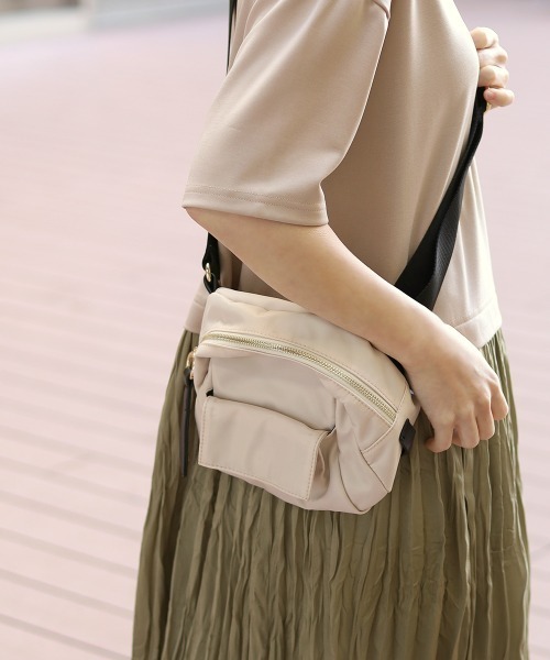 Bou Jeloud（ブージュルード）の「【はあちゅう×Bou Jeloud】ナイロンミニバッグ（ショルダーバッグ・レディース・アイボリー/ブラック・ONESIZE）」の14枚目の写真