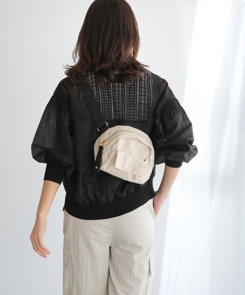 Bou Jeloud（ブージュルード）の「【はあちゅう×Bou Jeloud】ナイロンミニバッグ（ショルダーバッグ・レディース・アイボリー/ブラック・ONESIZE）」の7枚目の写真