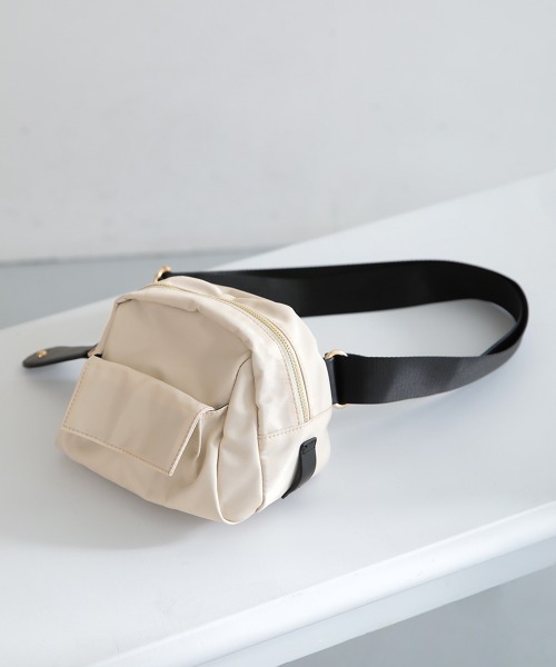 Bou Jeloud（ブージュルード）の「【はあちゅう×Bou Jeloud】ナイロンミニバッグ（ショルダーバッグ・レディース・アイボリー/ブラック・ONESIZE）」の22枚目の写真