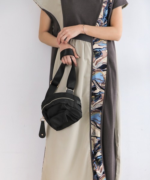 Bou Jeloud（ブージュルード）の「【はあちゅう×Bou Jeloud】ナイロンミニバッグ（ショルダーバッグ・レディース・アイボリー/ブラック・ONESIZE）」の18枚目の写真