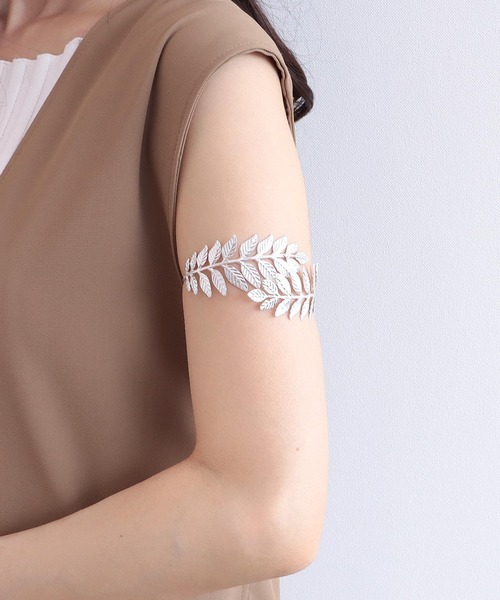 Three Four Time(スリーフォータイム)の「メタルリーフアームレット(バングル/リストバンド・レディース・シルバー/ゴールド・FREE)」の1枚目の写真