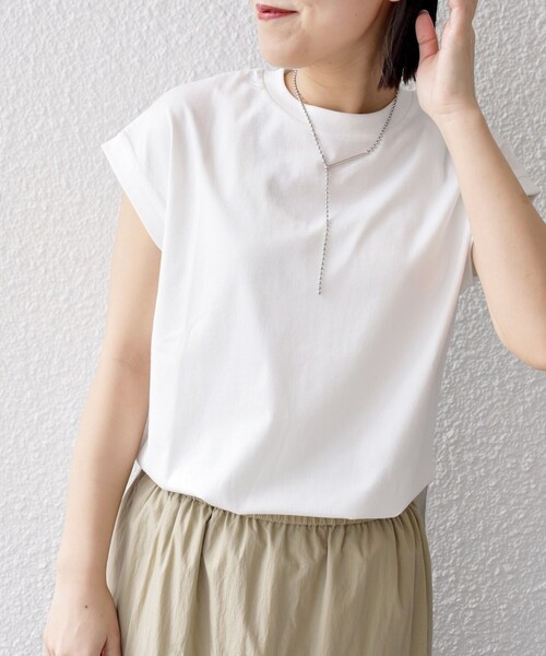 SHIPS（シップス）の「* オーガニックコットン フレンチスリーブ スリット TEE 24SS ◇（Tシャツ/カットソー・レディース・ホワイト/オフホワイト/ブラック/ブルー/チャコールグレー/ライトグレー/ライトブルー/ピンク・MEDIUM/SMALL）」の2枚目の写真