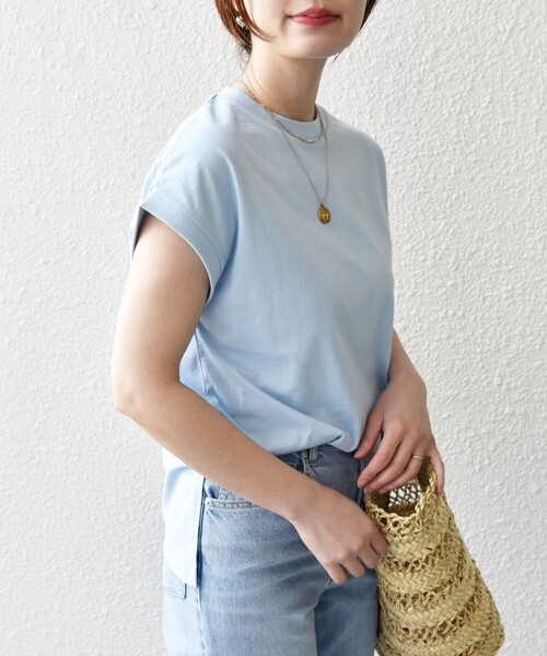 SHIPS（シップス）の「* オーガニックコットン フレンチスリーブ スリット TEE 24SS ◇（Tシャツ/カットソー・レディース・ホワイト/オフホワイト/ブラック/ブルー/チャコールグレー/ライトグレー/ライトブルー/ピンク・MEDIUM/SMALL）」の6枚目の写真