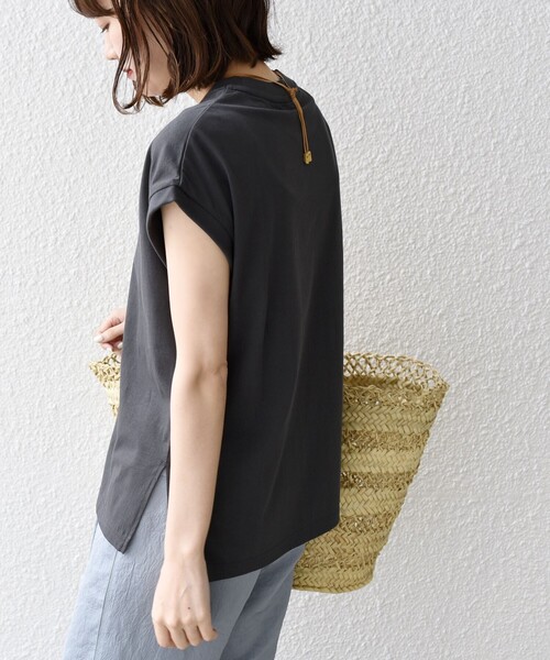 SHIPS（シップス）の「* オーガニックコットン フレンチスリーブ スリット TEE 24SS ◇（Tシャツ/カットソー・レディース・ホワイト/オフホワイト/ブラック/ブルー/チャコールグレー/ライトグレー/ライトブルー/ピンク・MEDIUM/SMALL）」の9枚目の写真