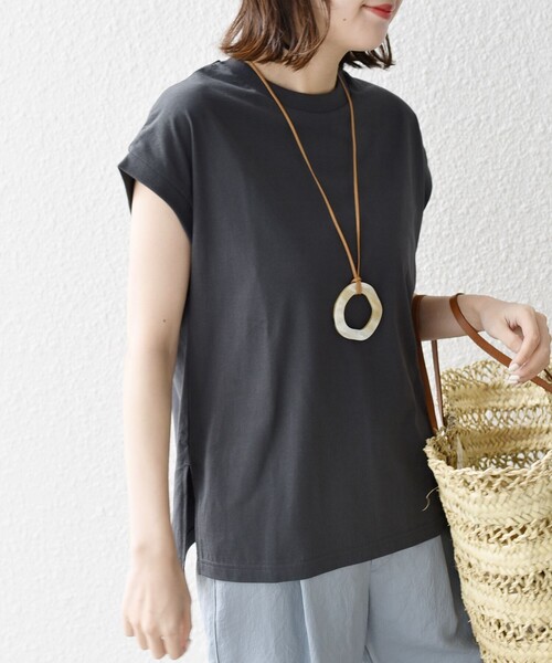 SHIPS（シップス）の「* オーガニックコットン フレンチスリーブ スリット TEE 24SS ◇（Tシャツ/カットソー・レディース・ホワイト/オフホワイト/ブラック/ブルー/チャコールグレー/ライトグレー/ライトブルー/ピンク・MEDIUM/SMALL）」の10枚目の写真