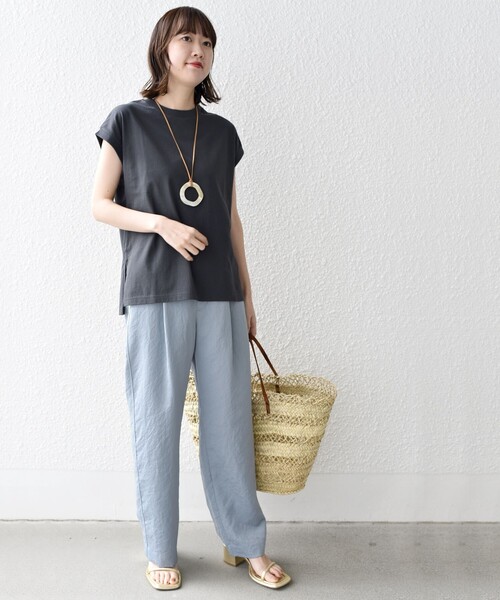 SHIPS（シップス）の「* オーガニックコットン フレンチスリーブ スリット TEE 24SS ◇（Tシャツ/カットソー・レディース・ホワイト/オフホワイト/ブラック/ブルー/チャコールグレー/ライトグレー/ライトブルー/ピンク・MEDIUM/SMALL）」の11枚目の写真