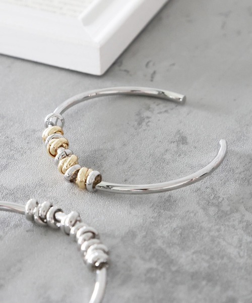 LEPSIM（レプシィム）の「メタルフープバングル　906375（バングル/リストバンド・レディース・シルバー/ゴールド・ONE SIZE）」の2枚目の写真