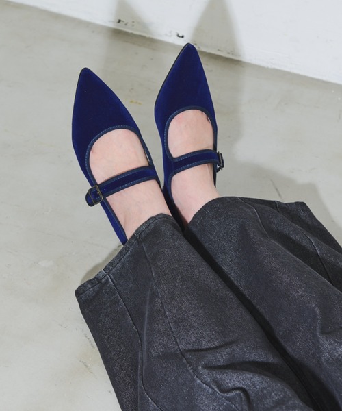 Aunt Marie's（アントマリーズ）の「ベロアポインテッドストラップパンプス（パンプス・レディース・ブルー/グリーン/ブラック・S/L/M）」の11枚目の写真