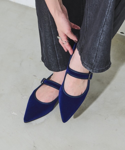 Aunt Marie's（アントマリーズ）の「ベロアポインテッドストラップパンプス（パンプス・レディース・ブルー/グリーン/ブラック・S/L/M）」の13枚目の写真