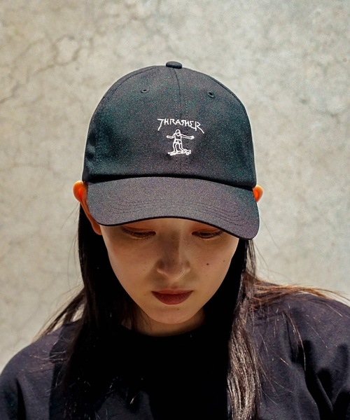 THRASHER（スラッシャー）の「GONS ART 6P DAD CAP/スラッシャーフロントGONSアート・デザイン６パネルキャップ（キャップ・メンズ・ブラック/ベージュ/オリーブ/ピンク・FREE）」の12枚目の写真