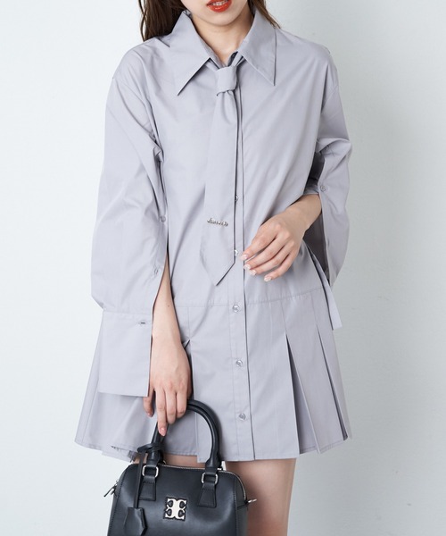 Chico（チコ）の「ネクタイデザインチュニックシャツ（シャツワンピース・レディース・ホワイト/ホワイト系その他2/グレー・FREE）」の3枚目の写真