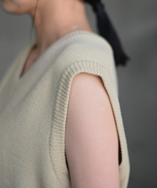 Marient(マリエント)の「Vネックニットベスト(ベスト・レディース・ベージュ/ライトグレー/ブラック・FREE)」の5枚目の写真