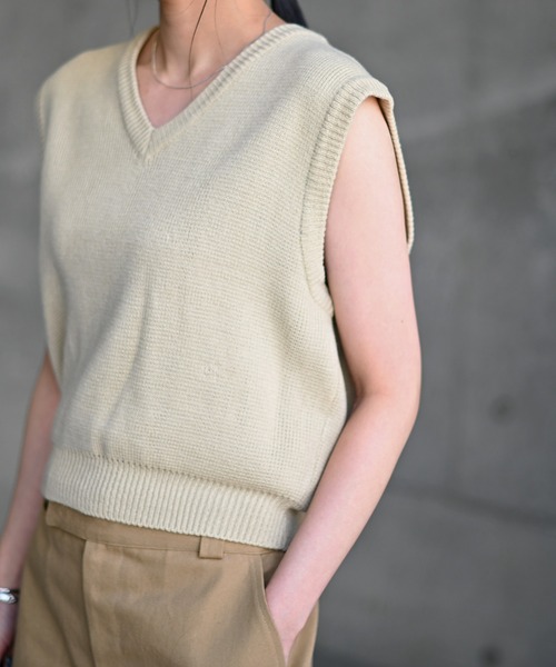 Marient(マリエント)の「Vネックニットベスト(ベスト・レディース・ベージュ/ライトグレー/ブラック・FREE)」の6枚目の写真