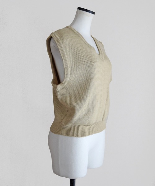 Marient(マリエント)の「Vネックニットベスト(ベスト・レディース・ベージュ/ライトグレー/ブラック・FREE)」の8枚目の写真