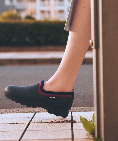AIGLE(エーグル)の「全天候対応 防水 レスフォー2 クロッグ /スリッポン(レインシューズ・レディース・ネイビー/ダークネイビー・36/38/37/39/35/40/41)」の1枚目の写真