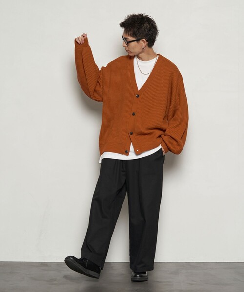 PUBLUX(パブリュクス)の「PUBLUX/パブリュクス 両畦Vネックカーディガン/ニットカーディガン(限定展開)(カーディガン/ボレロ・メンズ・オリーブ/ブラック/オレンジ/グレイッシュベージュ・SMALL/LARGE/MEDIUM)」の11枚目の写真