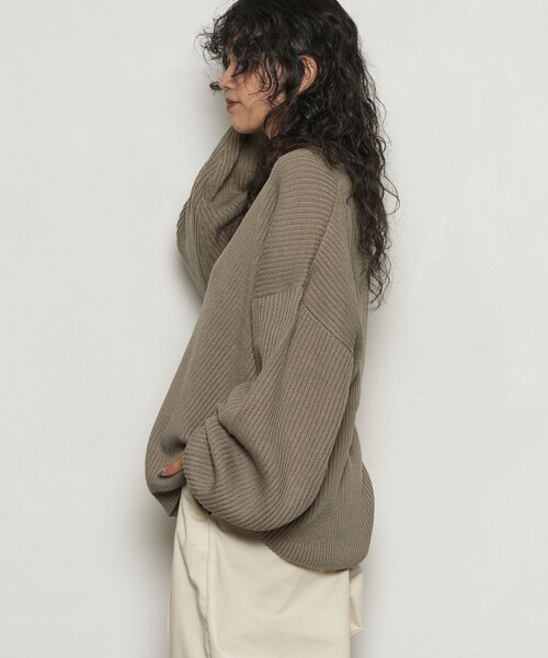 PUBLUX(パブリュクス)の「PUBLUX/パブリュクス 両畦Vネックカーディガン/ニットカーディガン(限定展開)(カーディガン/ボレロ・メンズ・オリーブ/ブラック/オレンジ/グレイッシュベージュ・SMALL/LARGE/MEDIUM)」の14枚目の写真