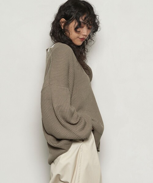 PUBLUX(パブリュクス)の「PUBLUX/パブリュクス 両畦Vネックカーディガン/ニットカーディガン(限定展開)(カーディガン/ボレロ・メンズ・オリーブ/ブラック/オレンジ/グレイッシュベージュ・SMALL/LARGE/MEDIUM)」の15枚目の写真