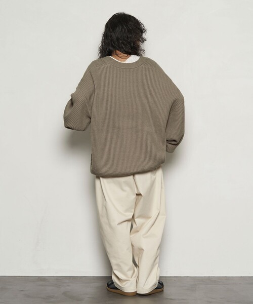 PUBLUX(パブリュクス)の「PUBLUX/パブリュクス 両畦Vネックカーディガン/ニットカーディガン(限定展開)(カーディガン/ボレロ・メンズ・オリーブ/ブラック/オレンジ/グレイッシュベージュ・SMALL/LARGE/MEDIUM)」の19枚目の写真