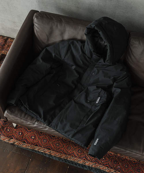 +phenix（プラスフェニックス）の「【+phenix / プラスフェニックス】別注 GORE-TEX ダウンブルゾン（ダウンジャケット/コート・メンズ・ベージュ/ブラック・MEDIUM/LARGE/SMALL）」の5枚目の写真