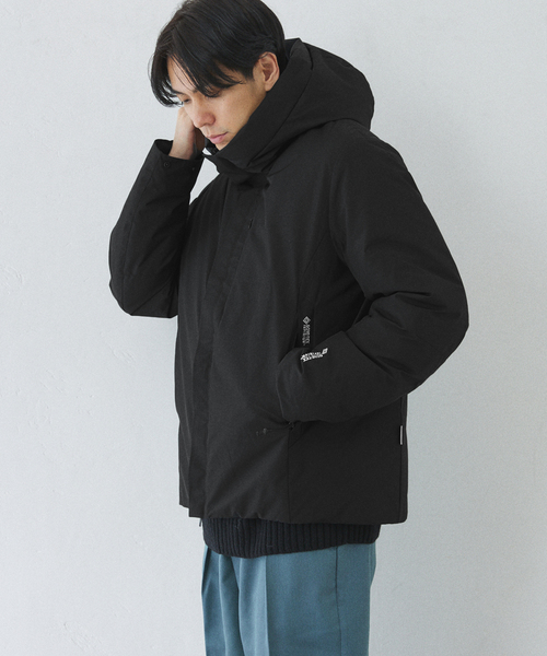 +phenix（プラスフェニックス）の「【+phenix / プラスフェニックス】別注 GORE-TEX ダウンブルゾン（ダウンジャケット/コート・メンズ・ベージュ/ブラック・MEDIUM/LARGE/SMALL）」の10枚目の写真