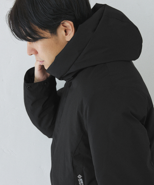 +phenix（プラスフェニックス）の「【+phenix / プラスフェニックス】別注 GORE-TEX ダウンブルゾン（ダウンジャケット/コート・メンズ・ベージュ/ブラック・MEDIUM/LARGE/SMALL）」の13枚目の写真