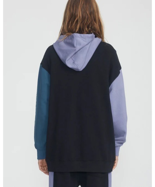 TCSS(ティーシーエスエス)の「HOODIE/Critical Slide(クリティカルスライド)TCSSオーバーサイズシルエットカラーブロッキングプルオーバーフーディ(パーカー・メンズ・ブラック・MEDIUM/LARGE/X-LARGE/SMALL)」の3枚目の写真