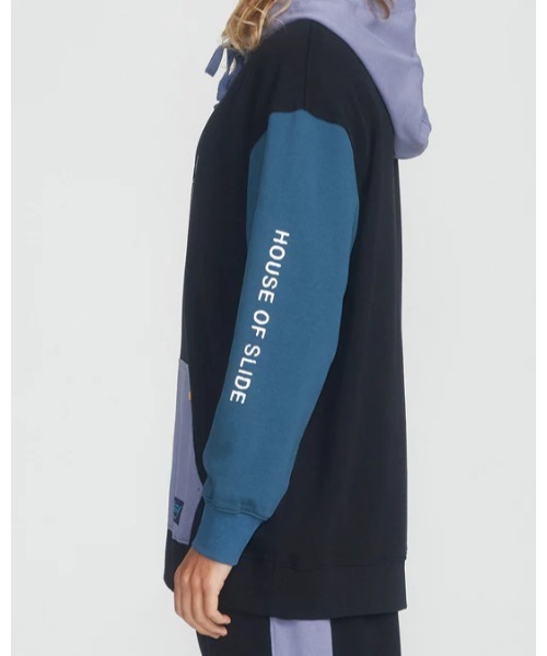 TCSS(ティーシーエスエス)の「HOODIE/Critical Slide(クリティカルスライド)TCSSオーバーサイズシルエットカラーブロッキングプルオーバーフーディ(パーカー・メンズ・ブラック・MEDIUM/LARGE/X-LARGE/SMALL)」の4枚目の写真