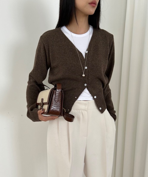 Didot.showroom（ディドット ショールーム）の「Vネッククロップドニットカーディガン（カーディガン/ボレロ・レディース・グリーン/ネイビー/ブラウン/ブルー/オートミール/レッド/グレー/ブラック・FREE）」の3枚目の写真