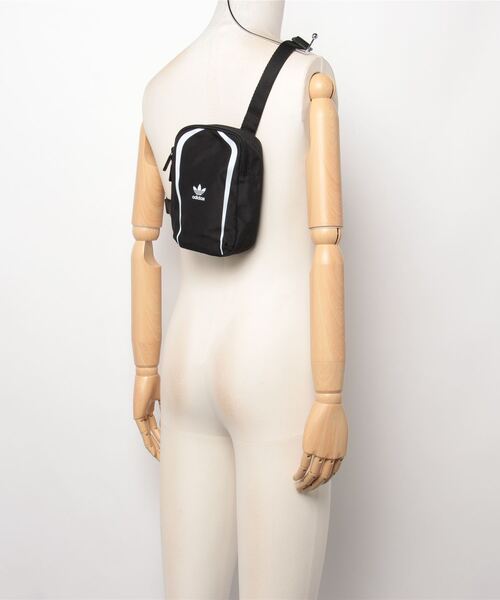 adidas（アディダス）の「スモールアイテムバッグ / アディダス