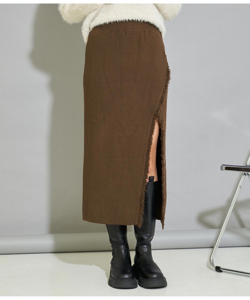 LATINA（ラティーナ）の「深スリット フリンジ ニット ロングスカート（スカート・レディース・ブラウン/グレー・FREE）」の8枚目の写真