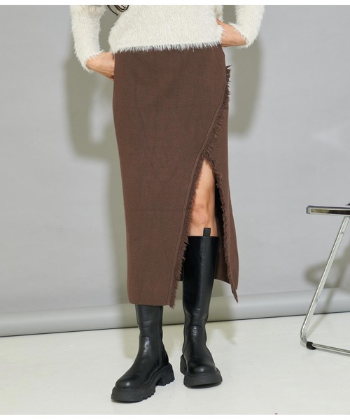 LATINA（ラティーナ）の「深スリット フリンジ ニット ロングスカート（スカート・レディース・ブラウン/グレー・FREE）」の10枚目の写真