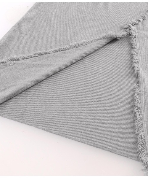 LATINA（ラティーナ）の「深スリット フリンジ ニット ロングスカート（スカート・レディース・ブラウン/グレー・FREE）」の3枚目の写真