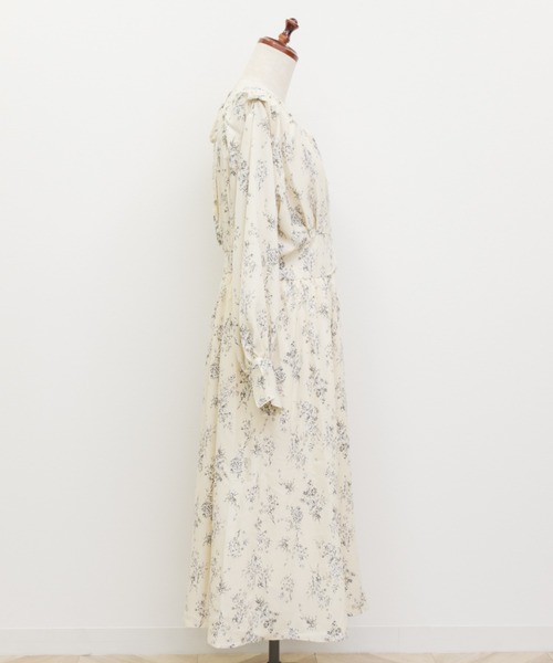 CLETTE(クレット)の「タックデザイン花柄ワンピース(ワンピース・レディース・オフホワイト/イエロー/ブラック・LL/3L/4L)」の16枚目の写真
