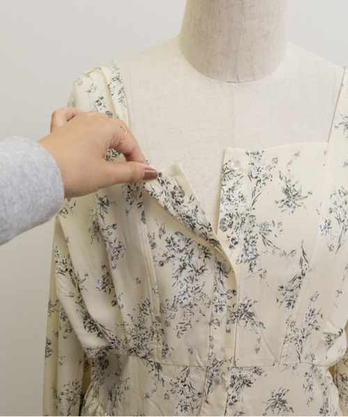 CLETTE(クレット)の「タックデザイン花柄ワンピース(ワンピース・レディース・オフホワイト/イエロー/ブラック・LL/3L/4L)」の18枚目の写真