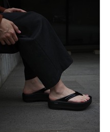 BEAVER（ビーバー）の「OOFOS/ウーフォス　OOmega ウーメガ　リカバリーサンダル　厚底　レディース（サンダル）」