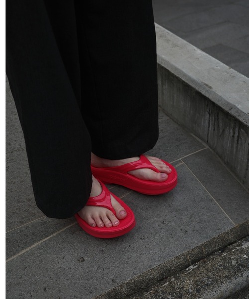 セール】OOFOS/ウーフォス OOmega ウーメガ リカバリーサンダル 厚底