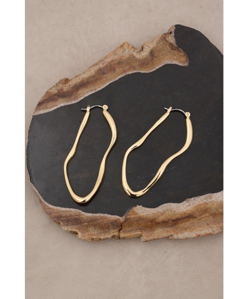 AZUL by moussy(アズールバイマウジー)の「ニュアンスカーブビッグフープピアス(ピアス(両耳用)・レディース・シルバー/ゴールド系その他・FREE)」の10枚目の写真