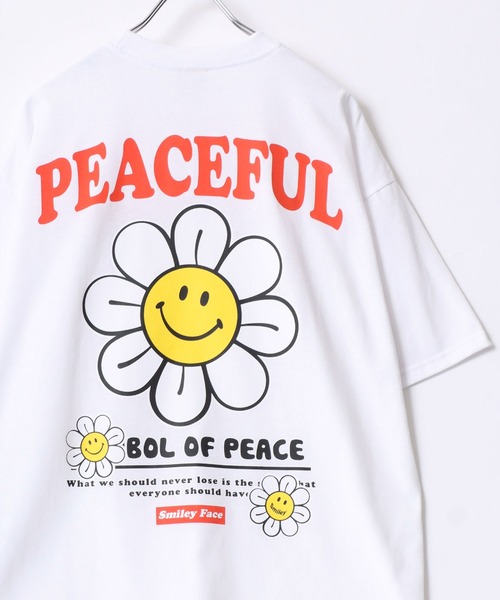 SMILEY FACE(スマイリーフェイス)の「SMILEY FACE/スマイリーフェイス ワンポイントロゴ刺繍 フロント バックプリント オーバーサイズ半袖Tシャツ レディース メンズ(Tシャツ/カットソー・レディース・ホワイト系その他4/ライトグリーン/ホワイト/ブラック系その他4/ホワイト系その他3/ホワイト系その他/ブラック系その他3/ホワイト系その他2/ブラック系その他/ブラック系その他7/ブルー系その他/ネイビー/ブラック系その他6/ホワイト系その他5/サックスブルー/ブラック系その他2/ブラック/ブラック系その他5・L/M/LL)」の2枚目の写真