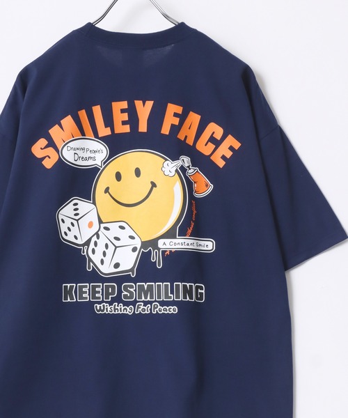 SMILEY FACE(スマイリーフェイス)の「SMILEY FACE/スマイリーフェイス ワンポイントロゴ刺繍 フロント バックプリント オーバーサイズ半袖Tシャツ レディース メンズ(Tシャツ/カットソー・レディース・ホワイト系その他4/ライトグリーン/ホワイト/ブラック系その他4/ホワイト系その他3/ホワイト系その他/ブラック系その他3/ホワイト系その他2/ブラック系その他/ブラック系その他7/ブルー系その他/ネイビー/ブラック系その他6/ホワイト系その他5/サックスブルー/ブラック系その他2/ブラック/ブラック系その他5・L/M/LL)」の18枚目の写真